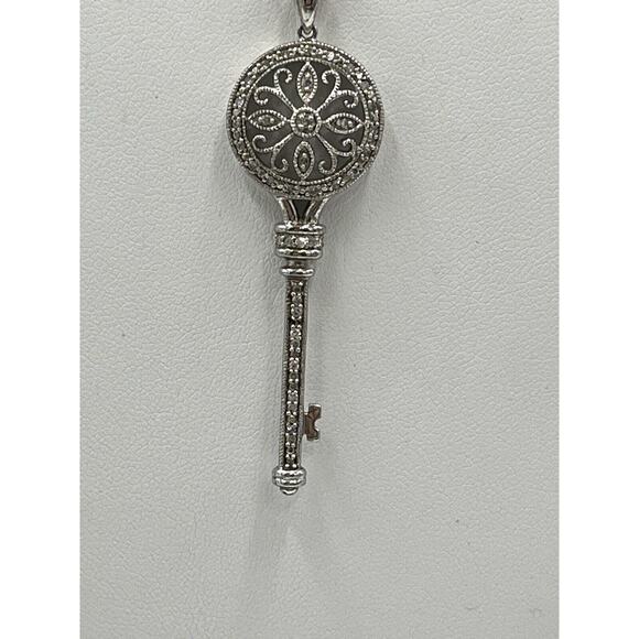 925 Sterling Silver Stamped Genuine Diamonds Floral Key Motif Chain Necklace - Picture 5 of 8
